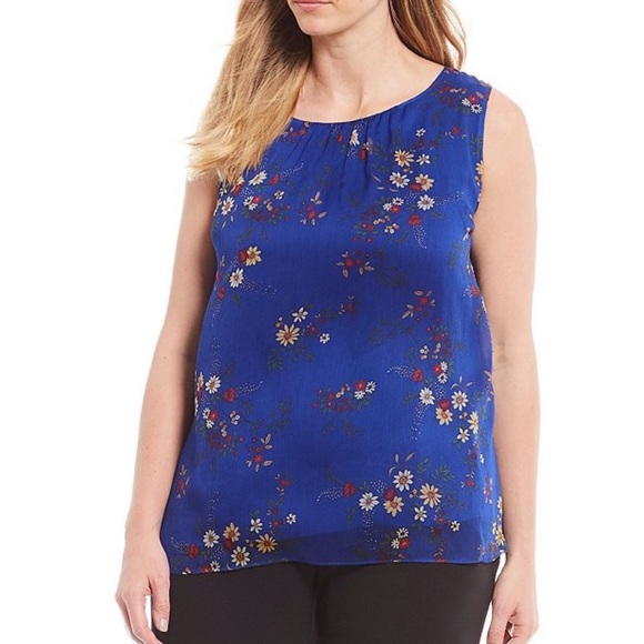 Vince Camuto Tops - NWT! Vince Camuto floral blouse. Size 2X